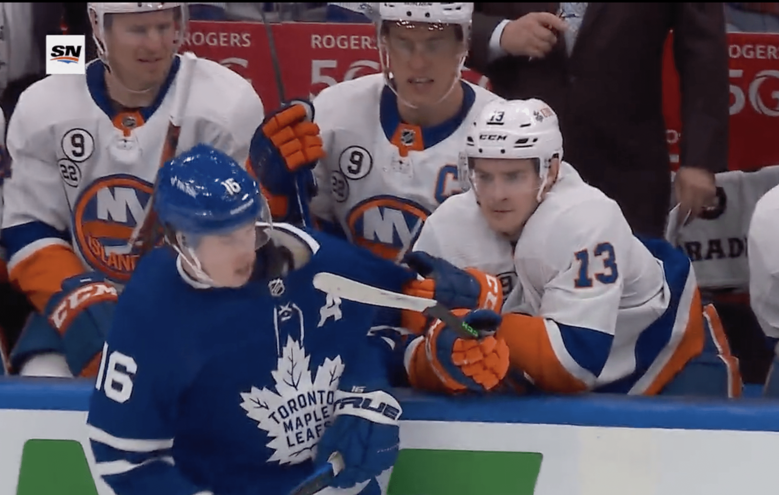 Nylander powers Maple Leafs over Islanders