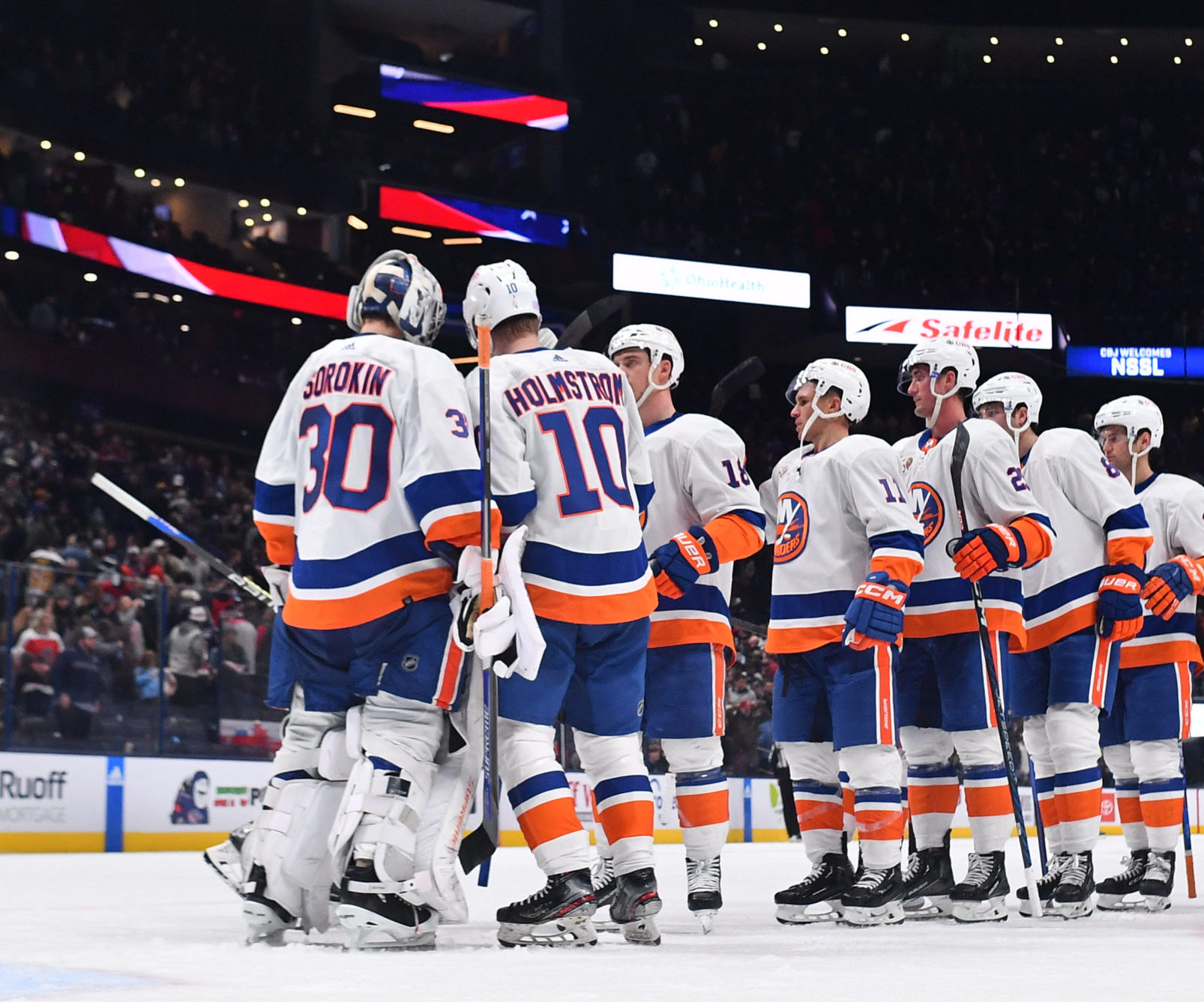 The Islanders' Goalie Entered With a Shutout Streak. He Left on the Bench.  - The New York Times