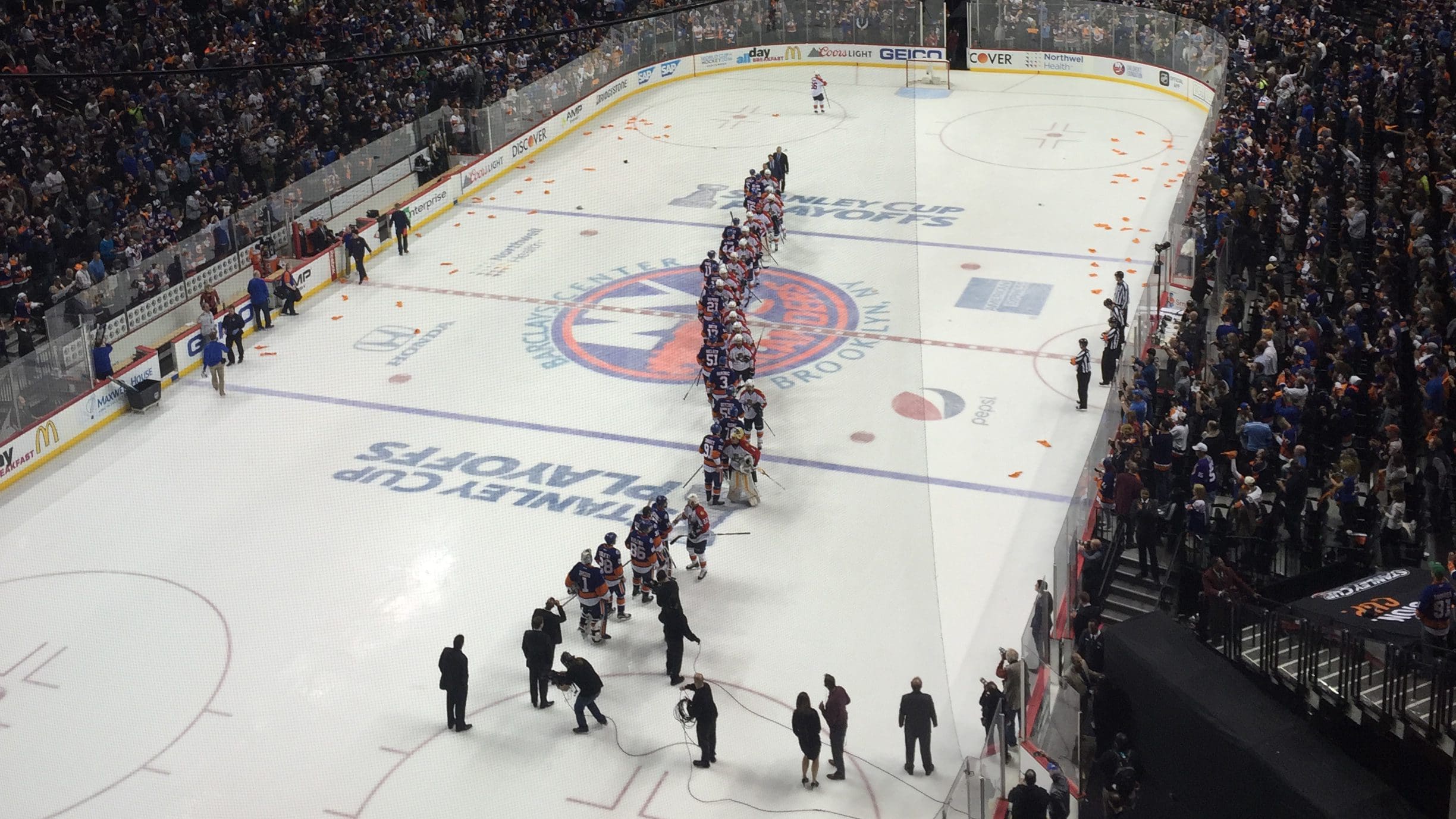 Islanders and Panthers shake hands in 2016