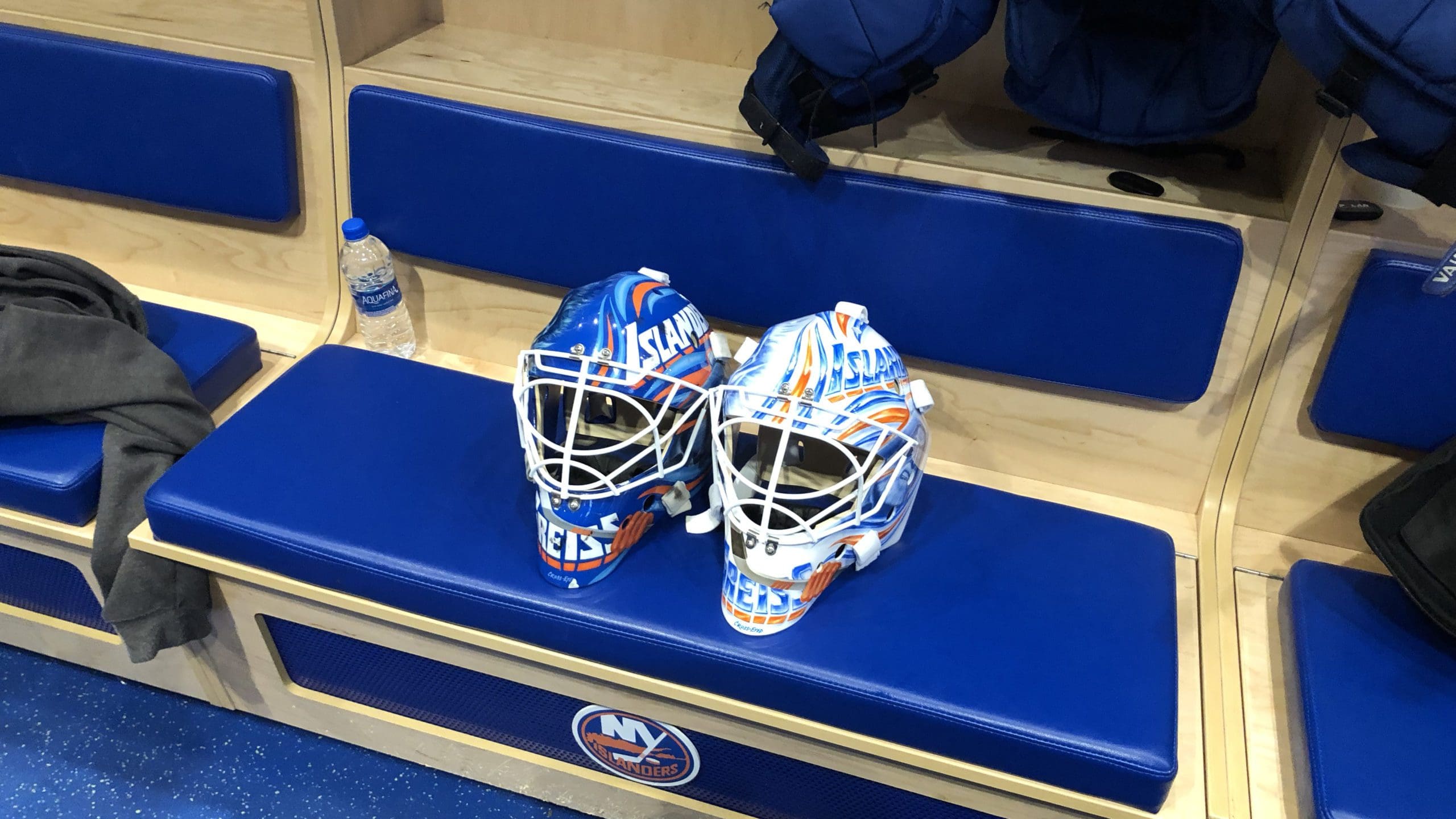 New York Islanders goaltenders mask