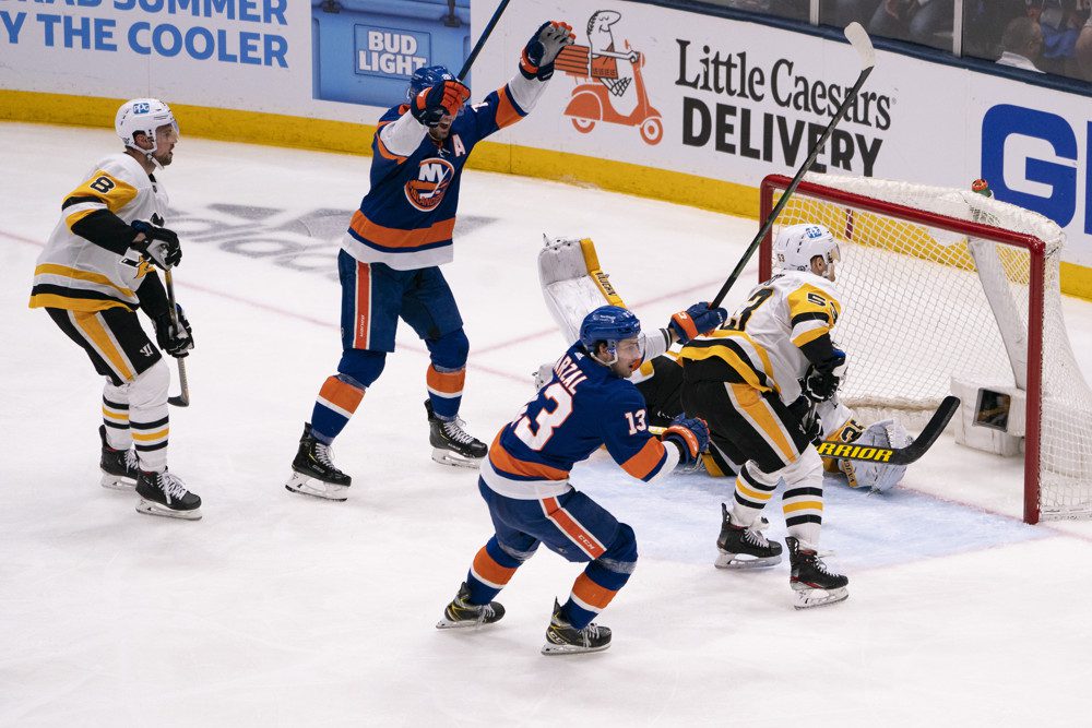 New York Islanders celebrate vs Pens