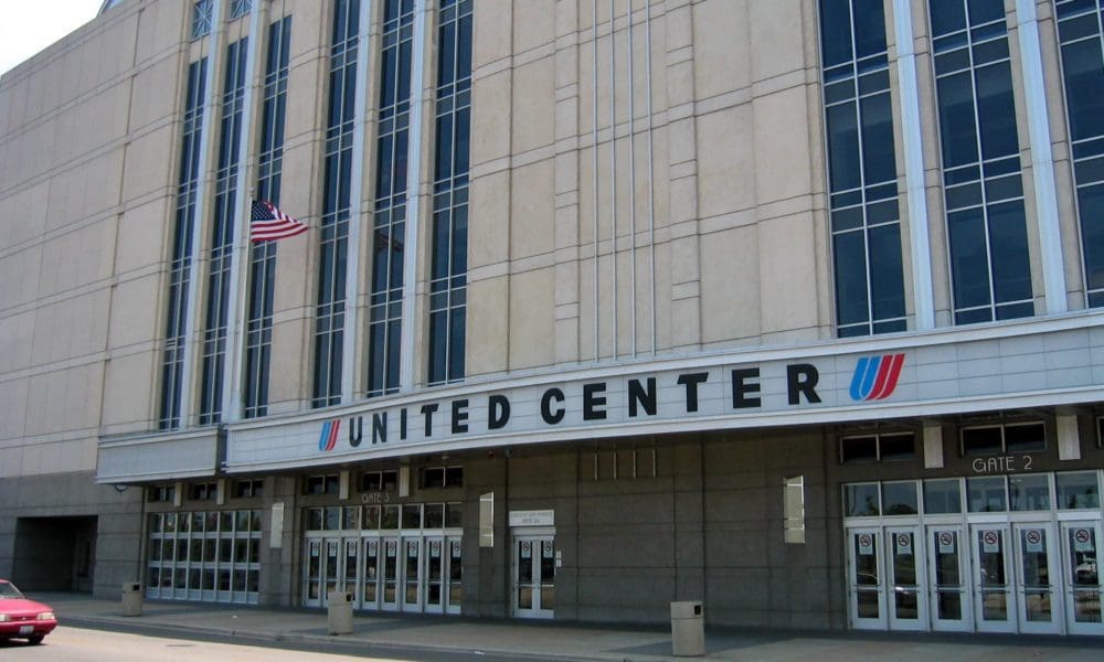 New York Islanders play at the United Center