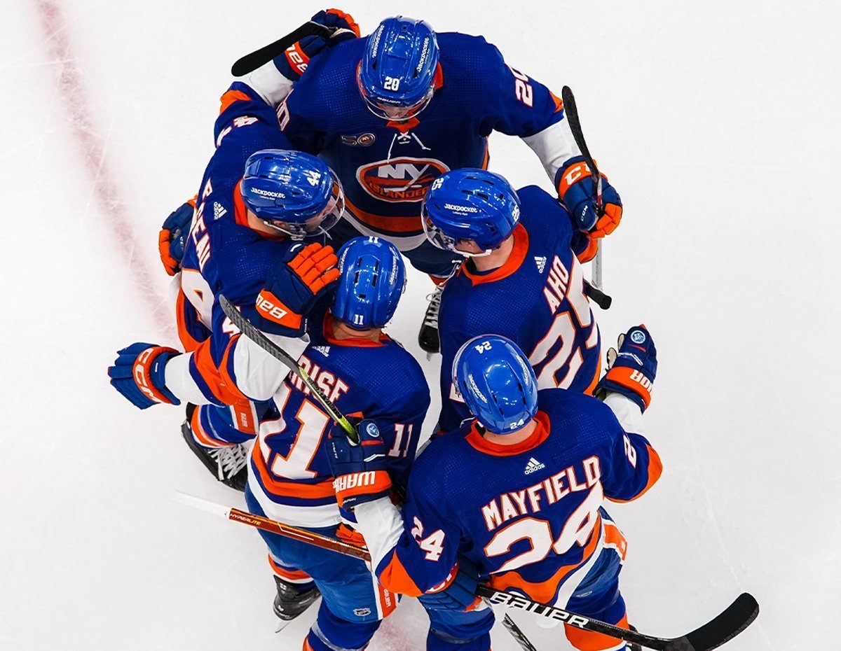 New York Islanders celebrating (Photo via New York Islanders Twitter)